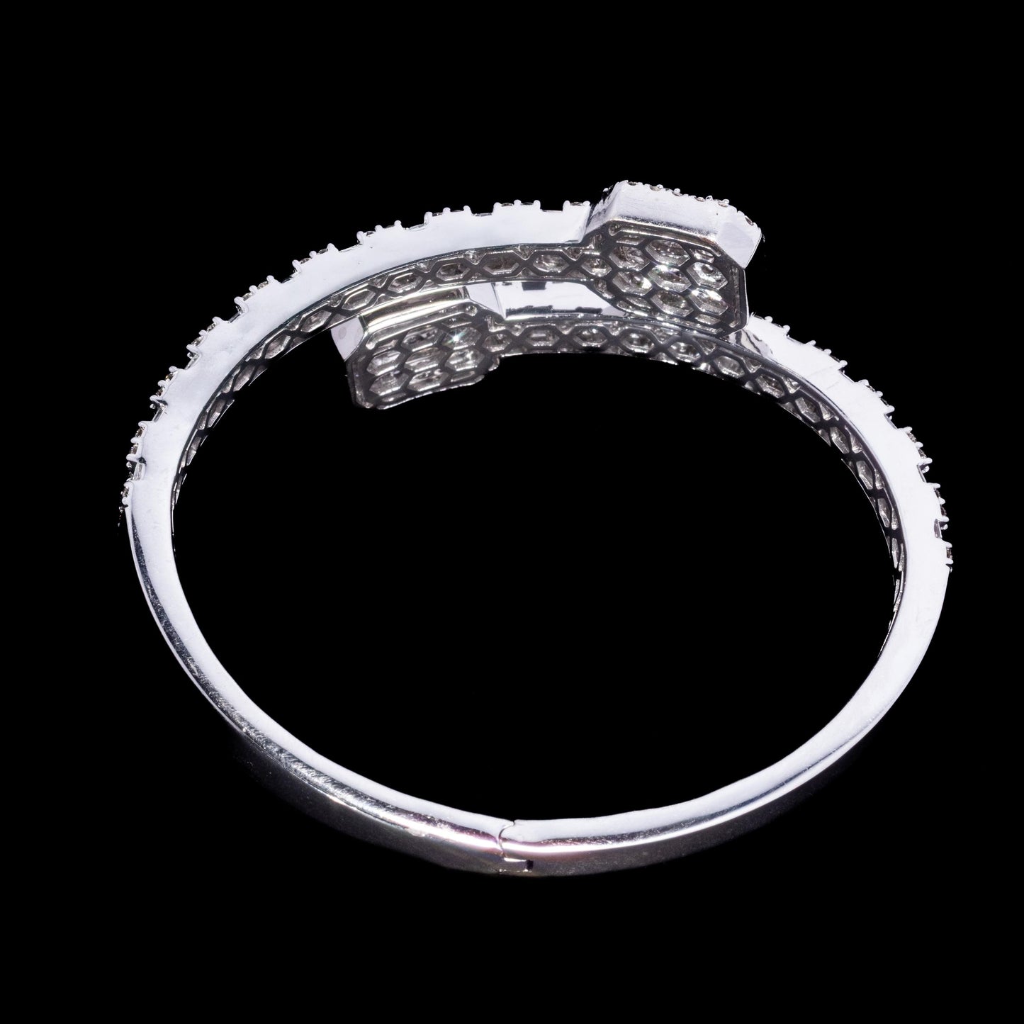 14k White Gold Bangle