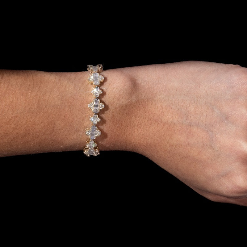 14k Yellow Gold Clover Motif Baguette Diamond Tennis Bracelet