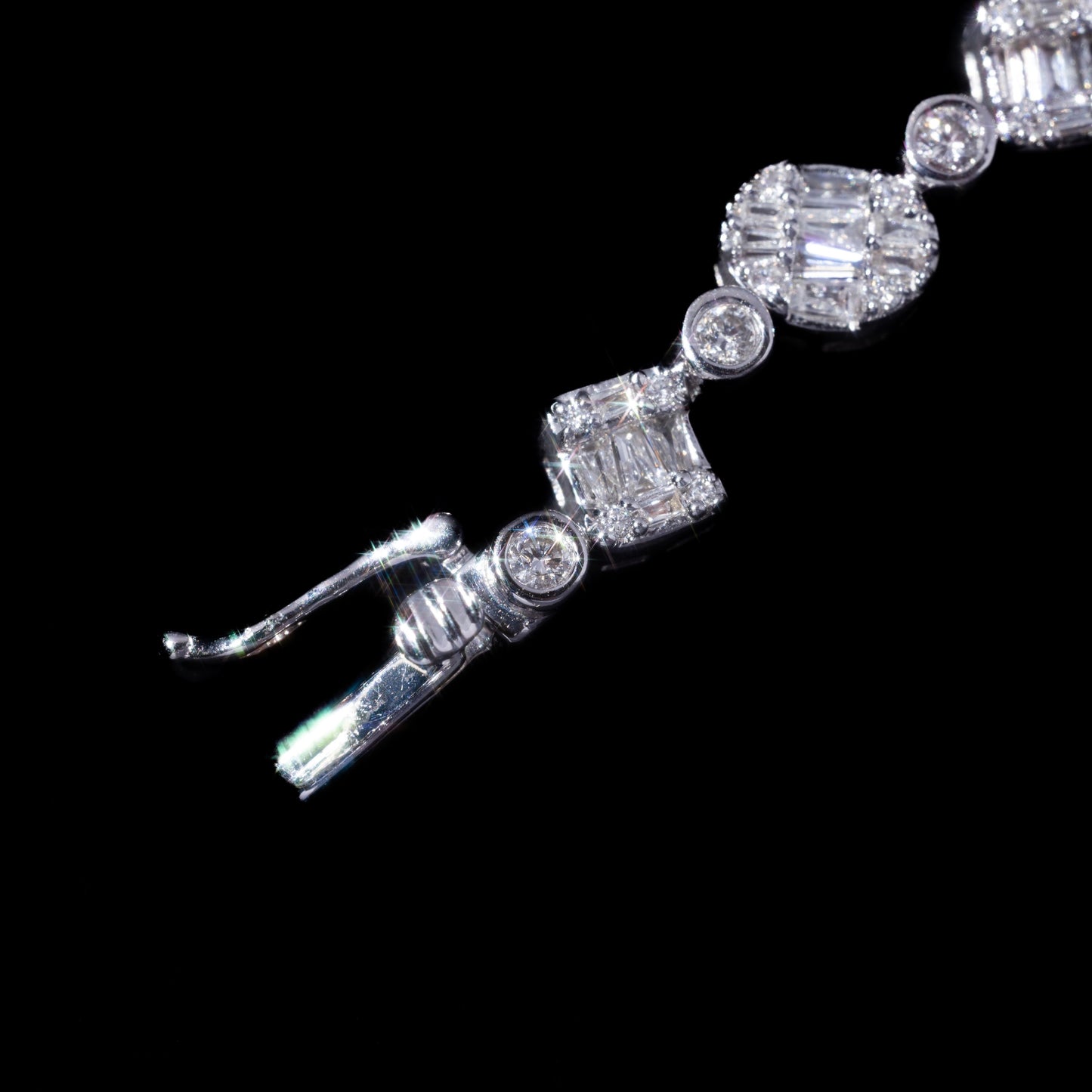 14k White Gold Multi-Cut Diamond Heart Tennis Bracelet