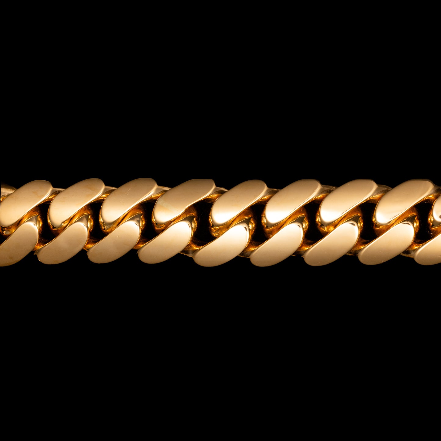Golden Embrace Chain 24.5mm 24"