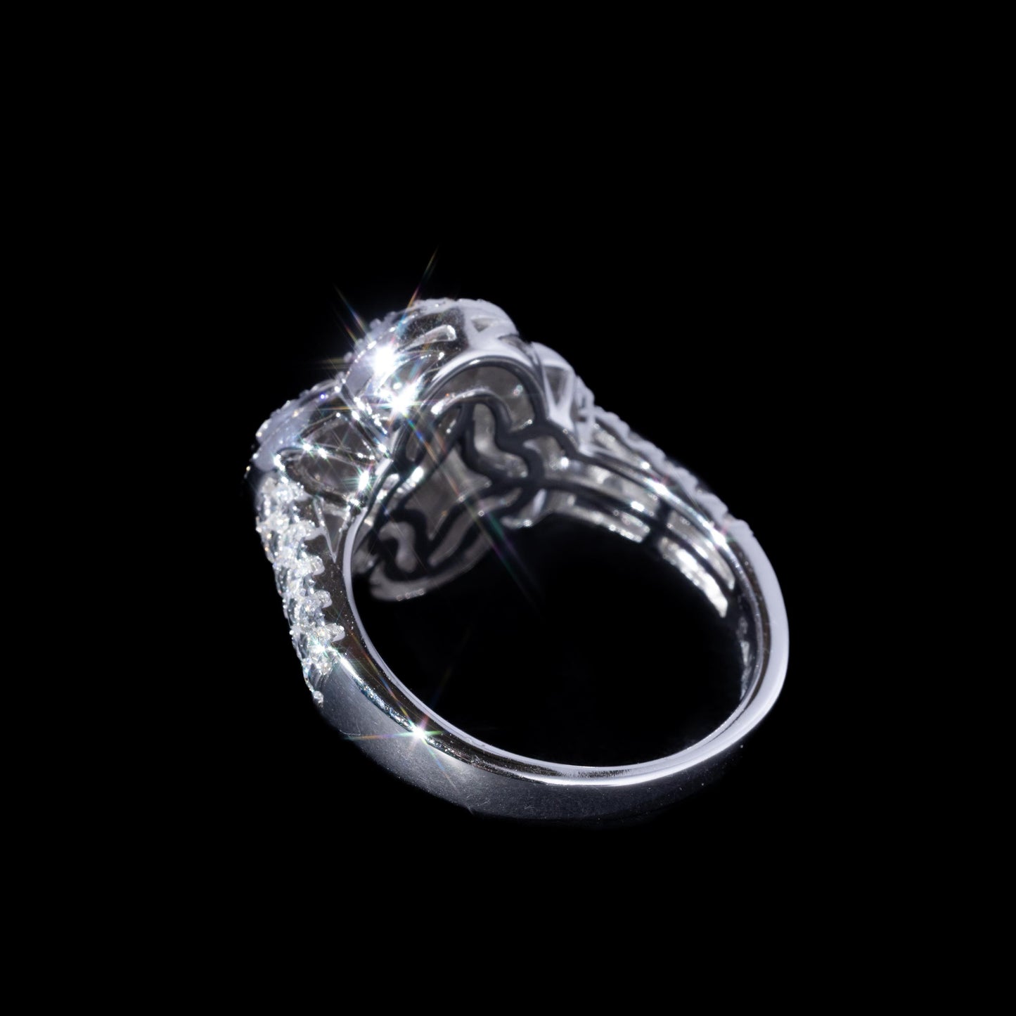 14k White Gold Clover-Shaped Diamond Ring