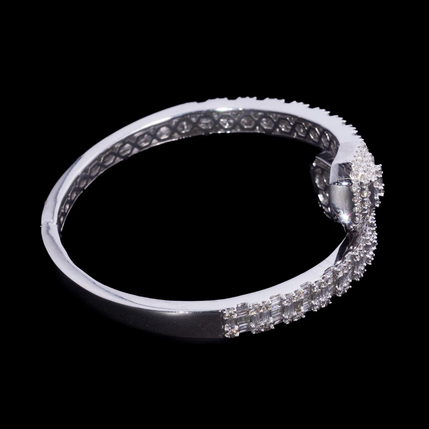 14k White Gold Bangle