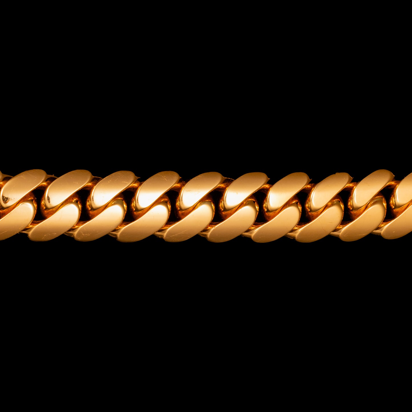 Golden Embrace Chain 16.74mm 26"